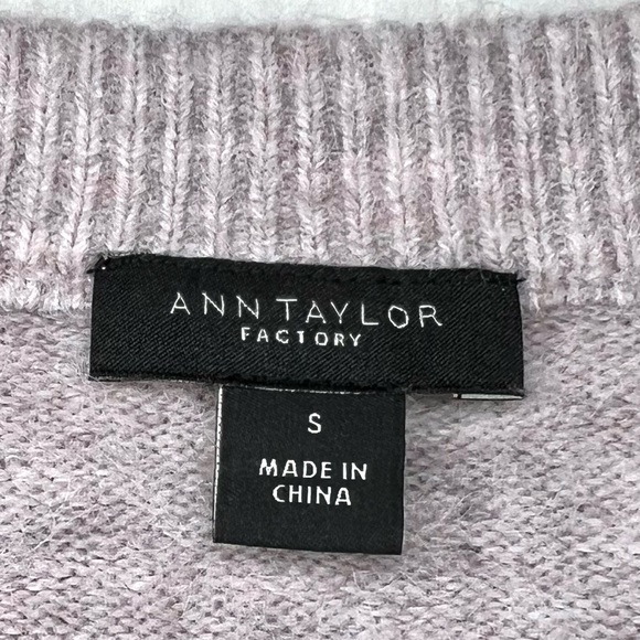 Ann Taylor Factory Chevron Pattern Color Smoky Lilac, Gray, Peach Sweater Sz S - Picture 5 of 13